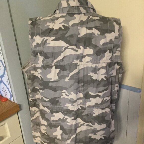 New without tags Carhartt ladies vest gray camo lots of pockets size XL 16/18 - Picture 9 of 9
